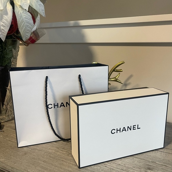 New Chanel box and Bag - Picture 5 of 7